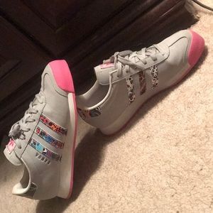 Cute pair of adidas Simoas *